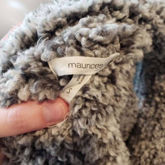 Maurices Grey Red Tartan Plaid Sherpa Vest Small - Picture 5 of 5